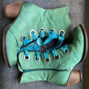 Fluevog Gladstones teal size 9
